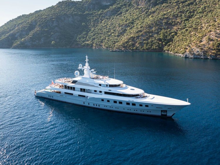 Luxury Yacht Broker