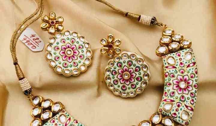 Fashion Jewelry as Stylish Structure